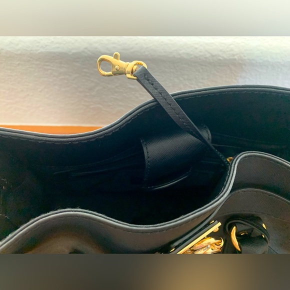 Michael Kors Purse - Picture 5 of 8